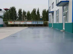河南彩色路面喷涂翻新的材料对冬季